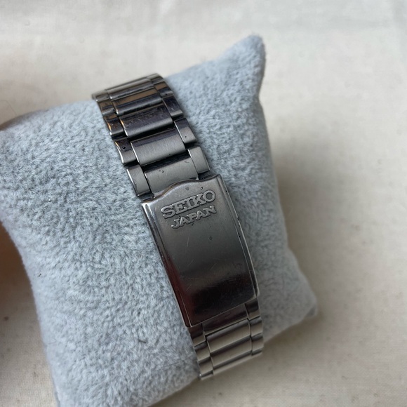 Seiko 5 Men’s Automatic Watch Gray Dial 37mm - Picture 8 of 11